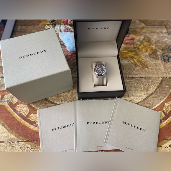 🦋Burberry Watch - Picture 1 of 12